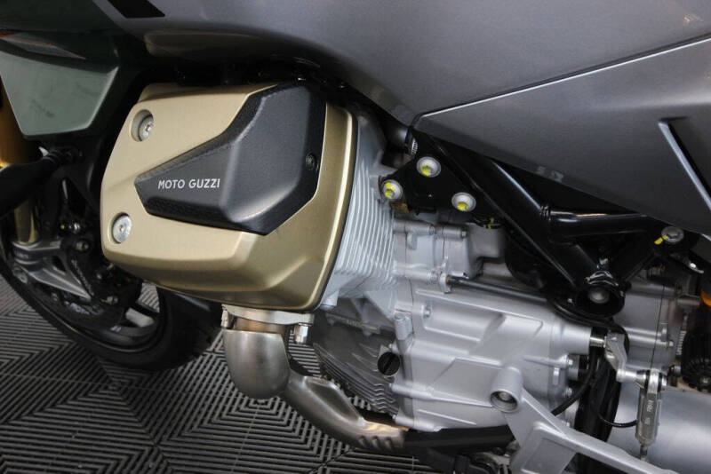 2024 Moto Guzzi V100