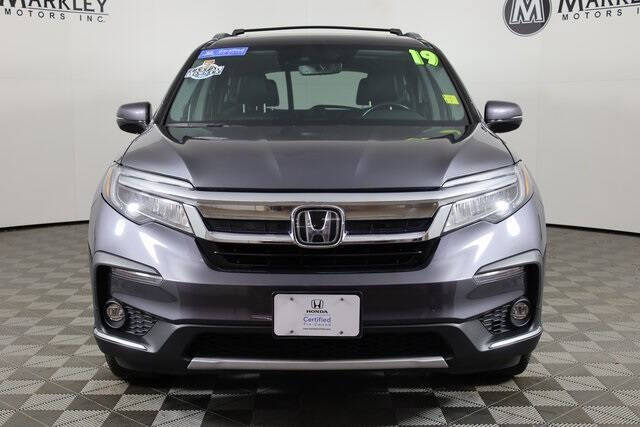 2019 Honda Pilot Touring w/Rear Captain's Chairs