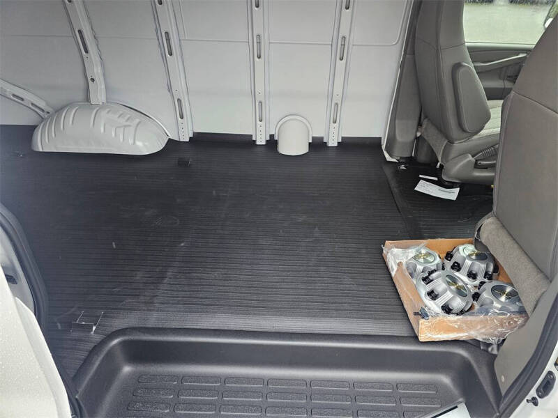 2025 Chevrolet Express 3500