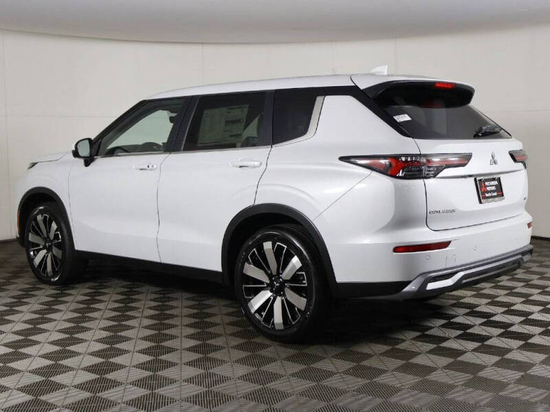 2025 Mitsubishi Outlander SE