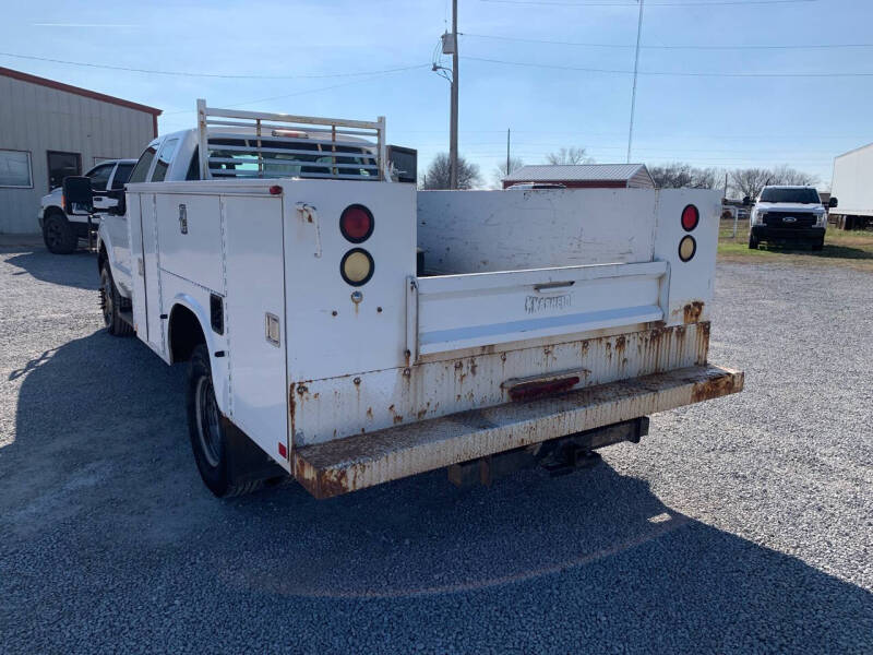 2013 Ford F-350 Super Duty Chassis Cab XL photo 4