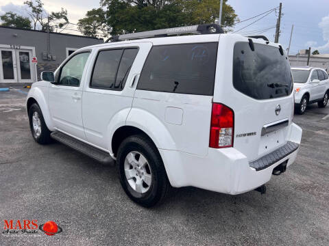 2005 Nissan Pathfinder LE