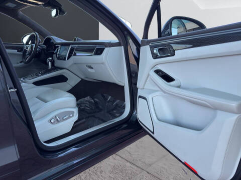 2017 Porsche Macan Turbo
