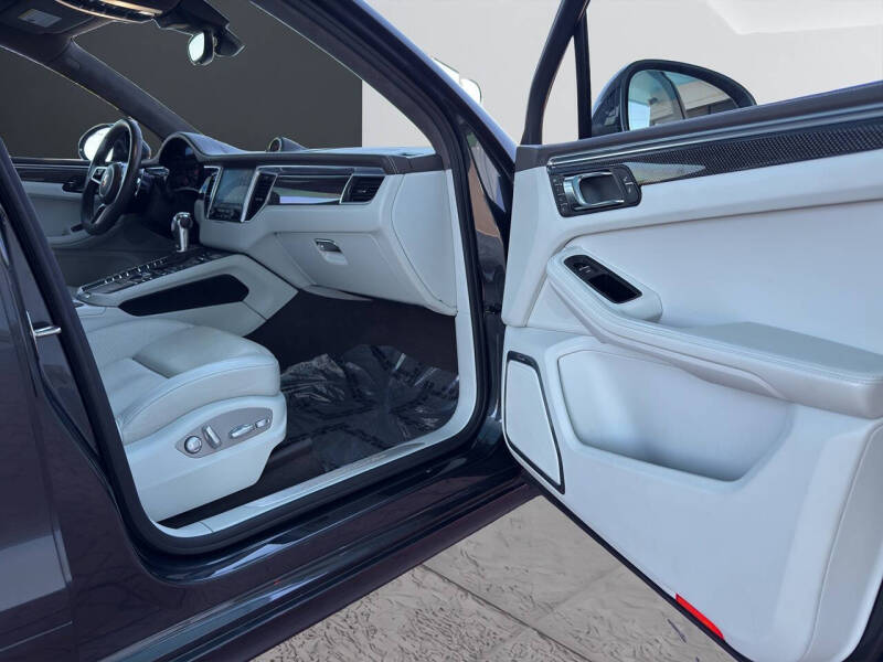 2017 Porsche Macan Turbo