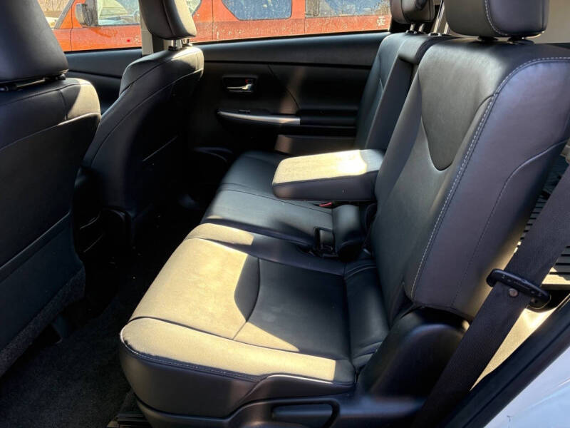 2015 Toyota Prius v Five