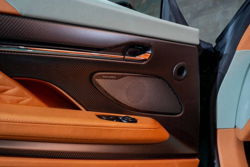 2024 Aston Martin DB12 V8