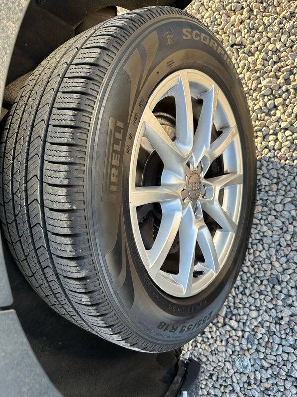 2011 Audi Q5 2.0T quattro Premium Plus