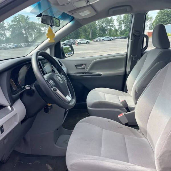2017 Toyota Sienna L 7-Passenger