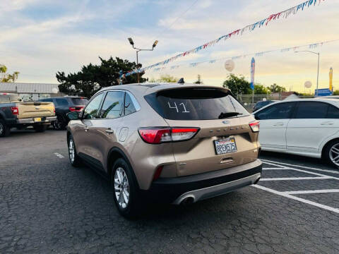 2020 Ford Escape SE
