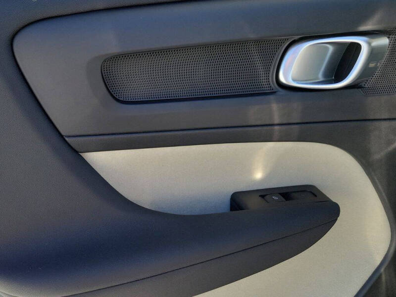 2026 Volvo XC40 B5 Ultra