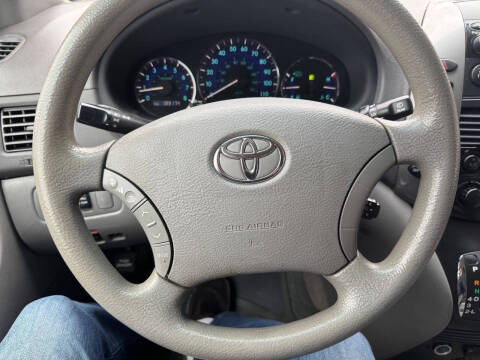 2009 Toyota Sienna CE 8-Passenger