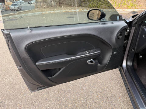 2016 Dodge Challenger SXT Plus