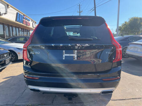 2016 Volvo XC90 T6 Momentum