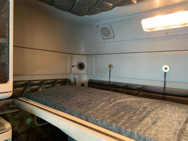 2010 Freightliner Columbia 120