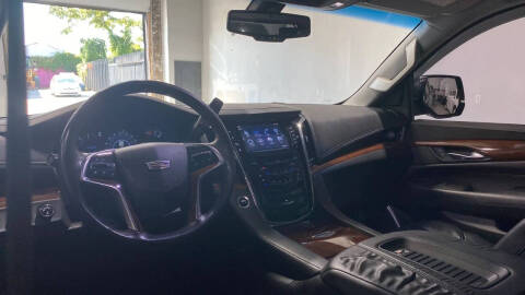 2018 Cadillac Escalade Standard