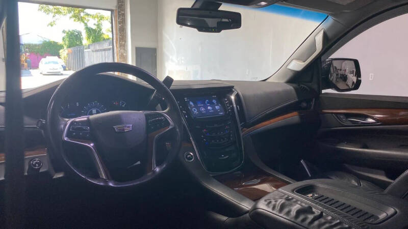 2018 Cadillac Escalade Standard