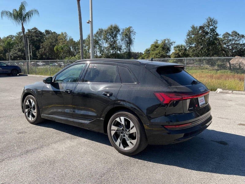 2022 Audi e-tron quattro Premium