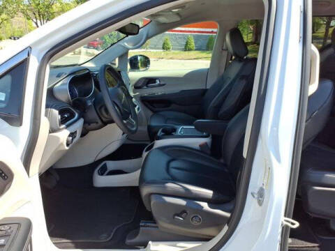2024 Chrysler Pacifica Plug-In Hybrid Select