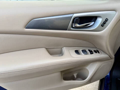 2017 Nissan Pathfinder SL