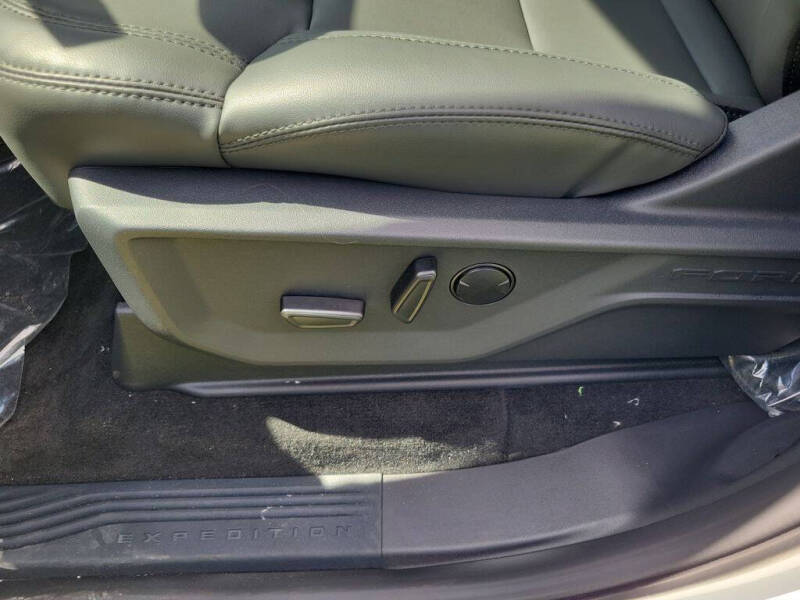 2027 Ford Expedition Active