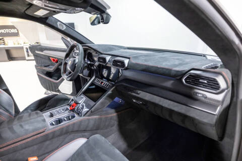 2023 Lamborghini Urus Performante