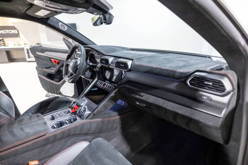 2023 Lamborghini Urus Performante