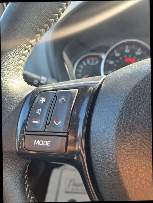 2016 Toyota Yaris 5-Door SE