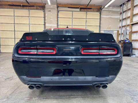 2016 Dodge Challenger 392 HEMI Scat Pack Shaker