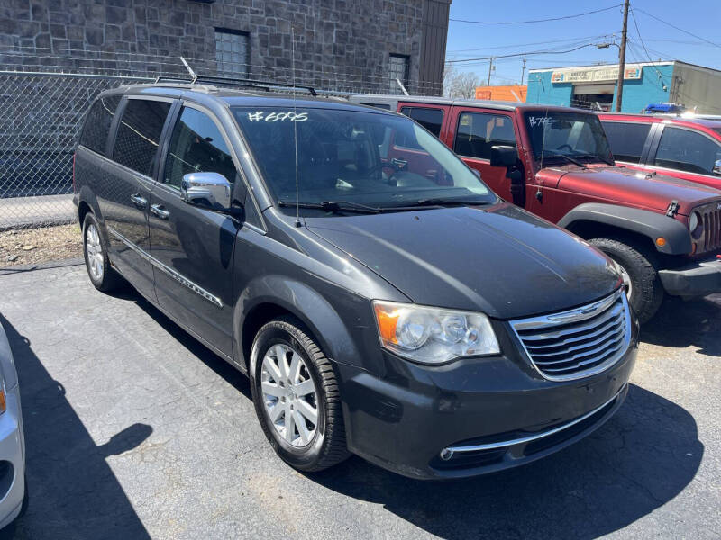 2012 Chrysler Town and Country Touring-L