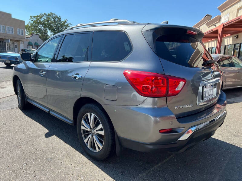 2020 Nissan Pathfinder S photo 10