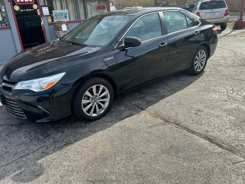 2017 Toyota Camry Hybrid for sale at Best Deal Motors in Saint Charles MO