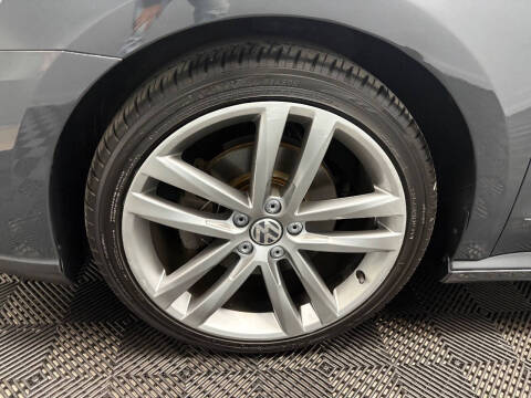 2017 Volkswagen Passat 1.8T R-Line