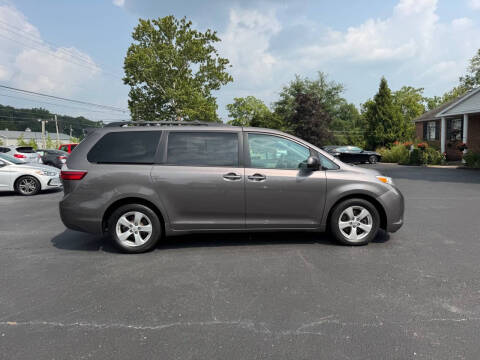 2017 Toyota Sienna LE 8-Passenger