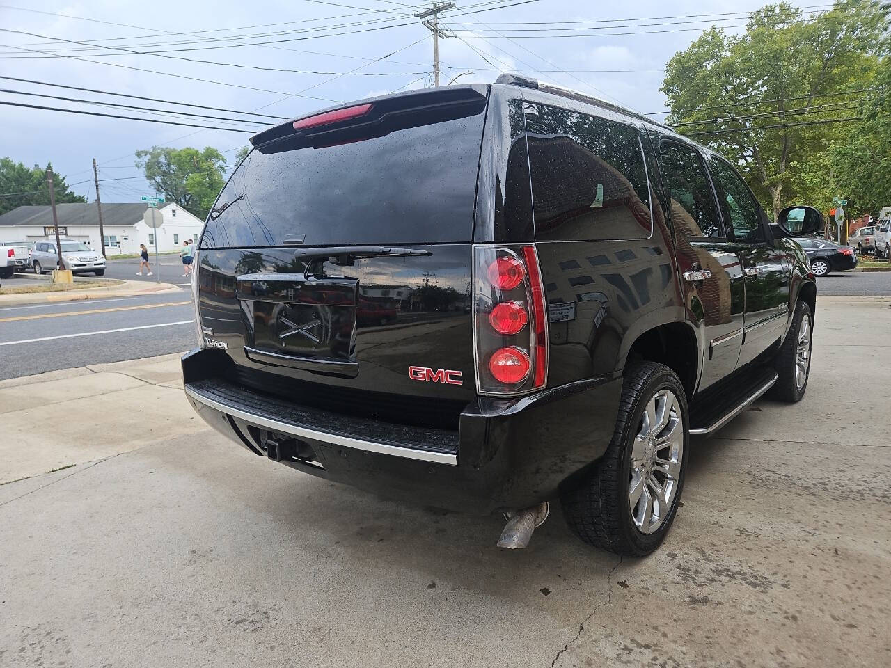 2011 GMC Yukon for sale at American Dream Motors in Winchester, VA