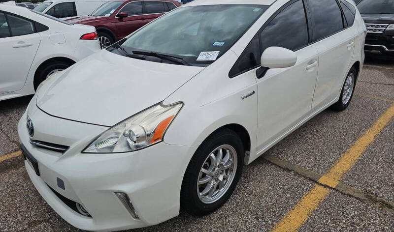 2014 Toyota Prius v Three