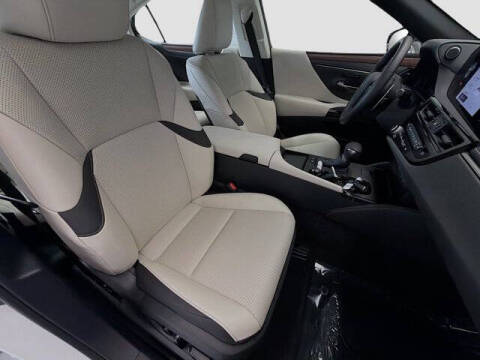 2025 Lexus ES 300h