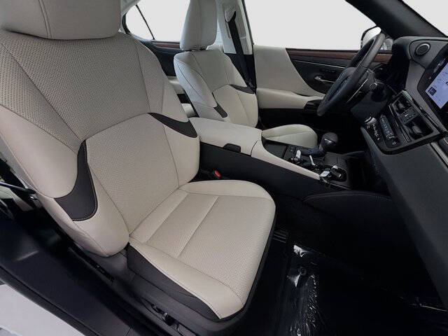 2025 Lexus ES 300h