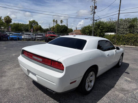 2013 Dodge Challenger SXT Plus