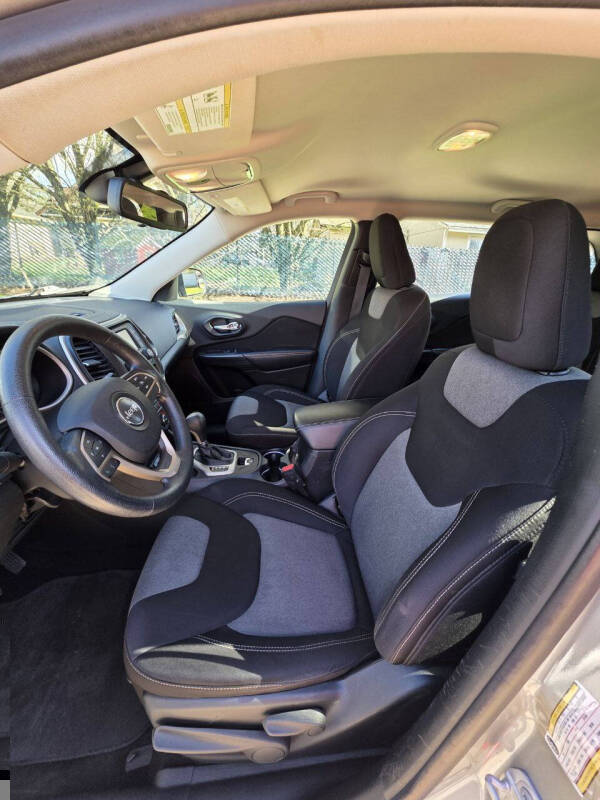 2015 Jeep Cherokee Sport