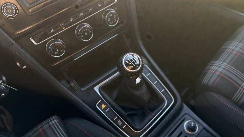 2016 Volkswagen Golf GTI S