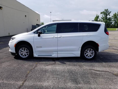 2024 Chrysler Pacifica Touring L