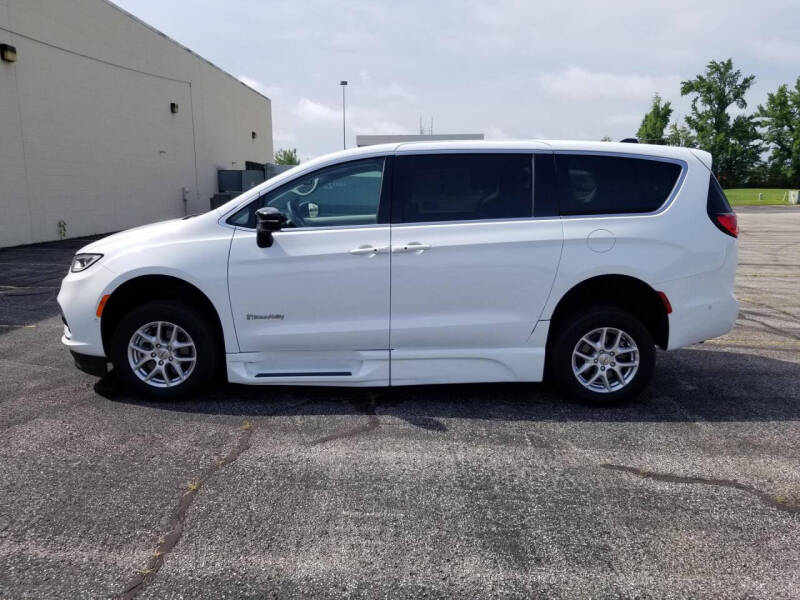 2024 Chrysler Pacifica Touring L