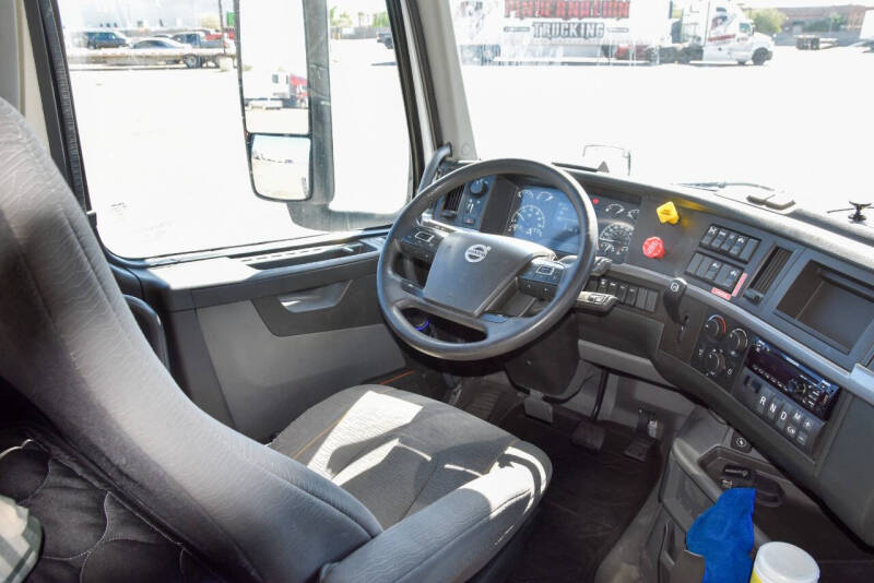 2018 Volvo VNL