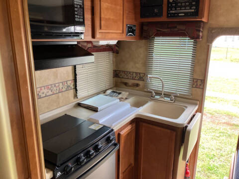 2009 Lance Camper 1181
