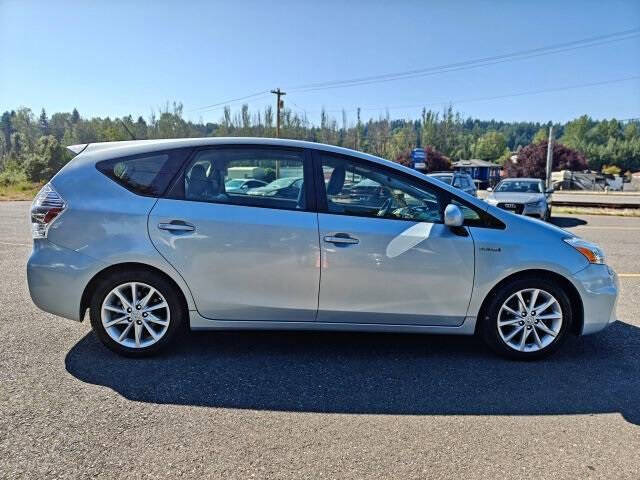 2013 Toyota Prius v Five
