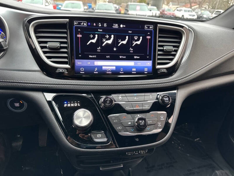 2022 Chrysler Pacifica Touring