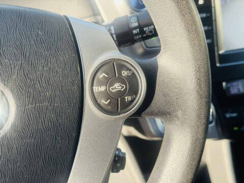 2014 Toyota Prius v Two