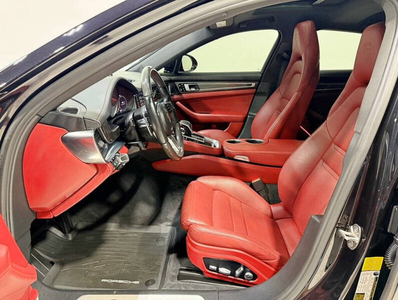 2018 Porsche Panamera 4