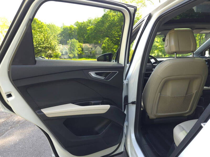 2023 Audi Q4 e-tron quattro Premium 50