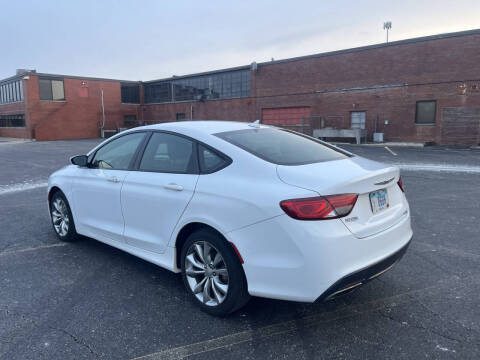 2016 Chrysler 200 S